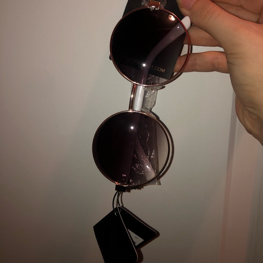 Circle Sunglasses Gold metal with blue and white stars